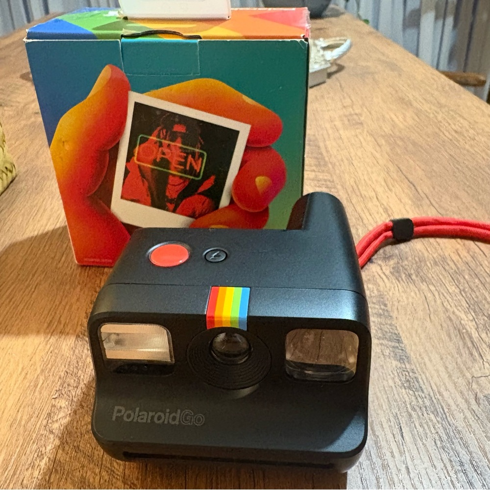 Polaroid Go Instant Camera - Black